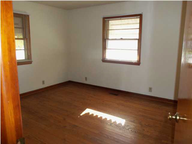 624 Elnora St, Odon, IN 47562 photo 6