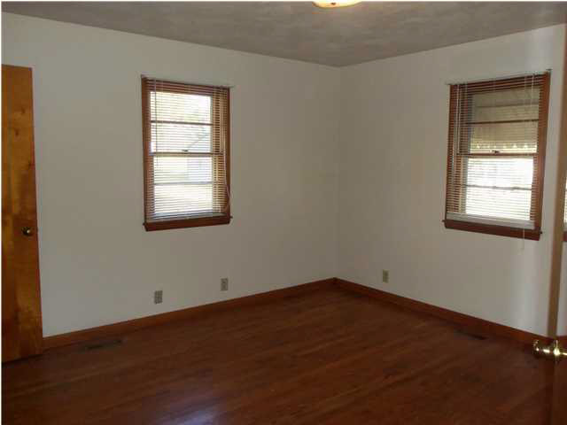 624 Elnora St, Odon, IN 47562 photo 7