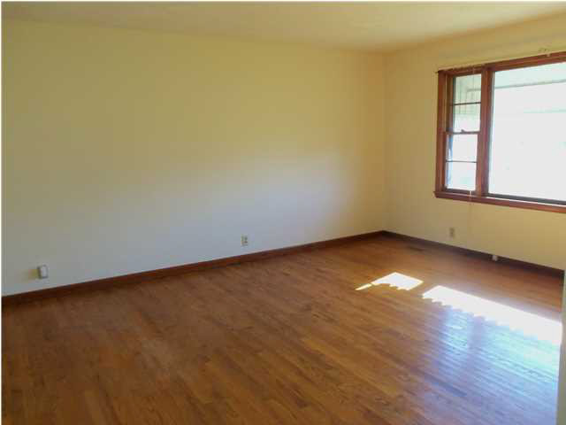 624 Elnora St, Odon, IN 47562 photo 2