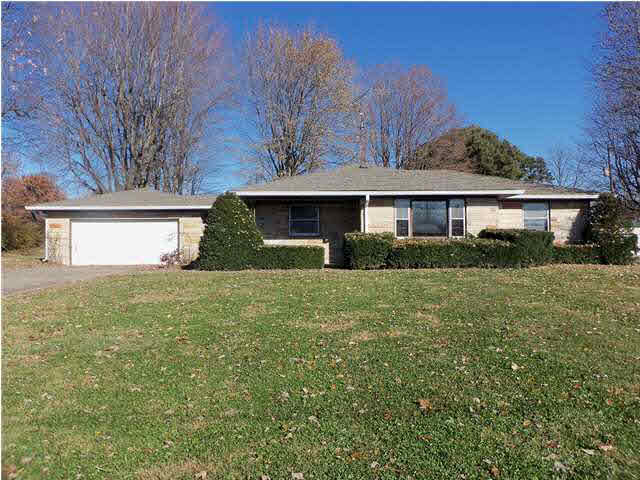 624 Elnora St, Odon, IN 47562 photo 1