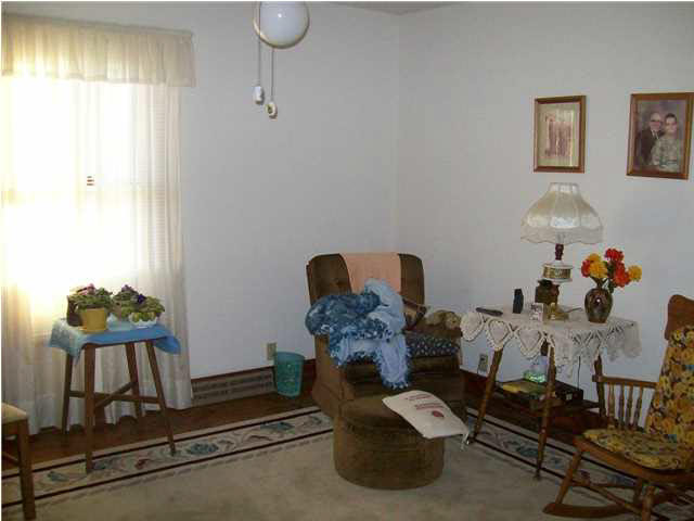 218 S Geiger St, Huntingburg, IN 47542 photo 2