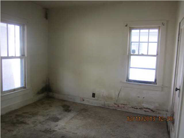 709 E Oregon St, Evansville, IN 47711 photo 3