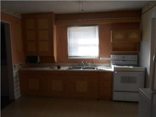 103 W Race St, Odon, IN 47562 photo 7