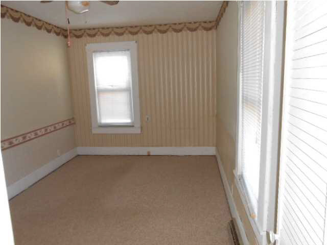103 W Race St, Odon, IN 47562 photo 4