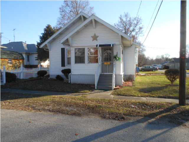103 W Race St, Odon, IN 47562 photo 5