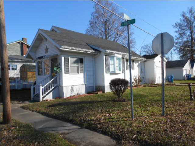 103 W Race St, Odon, IN 47562 photo 1