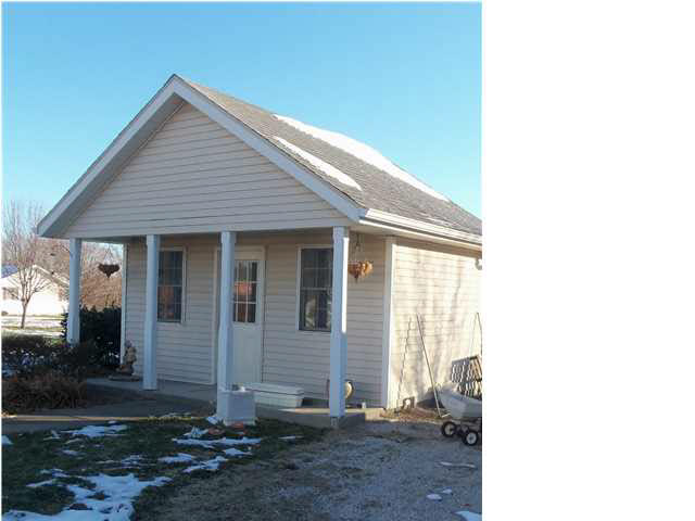 729 W Graham Rd, Washington, IN 47501 photo 10