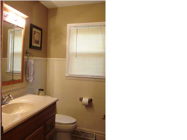 208 N Cale St, Poseyville, IN 47633 photo 12