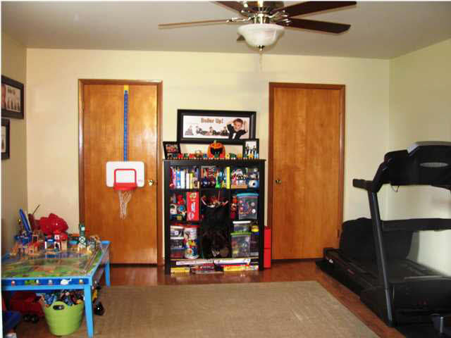 208 N Cale St, Poseyville, IN 47633 photo 9