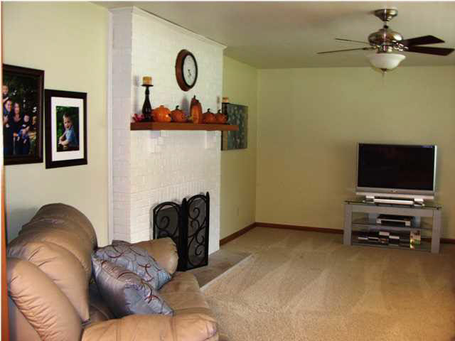 208 N Cale St, Poseyville, IN 47633 photo 2