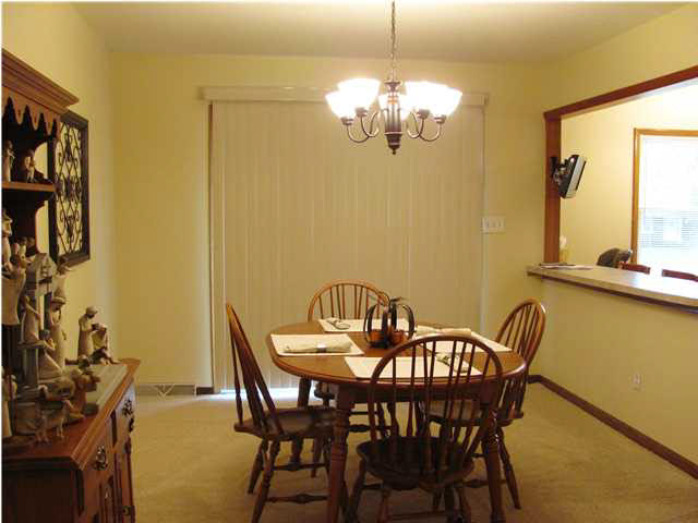 208 N Cale St, Poseyville, IN 47633 photo 3
