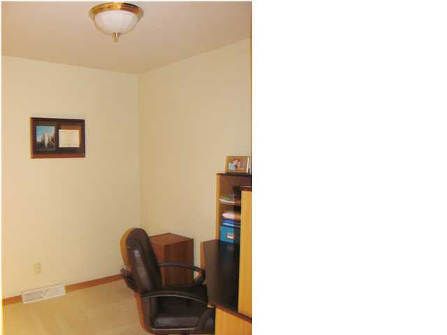 208 N Cale St, Poseyville, IN 47633 photo 10