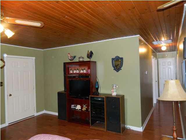 905 Longfellow Dr, Washington, IN 47501 photo 4