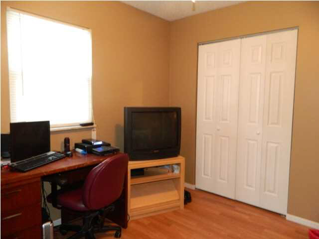905 Longfellow Dr, Washington, IN 47501 photo 6