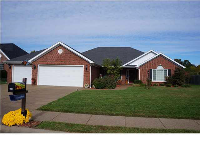 2555 Meadowcrest Dr, Newburgh, IN 47630 photo 1