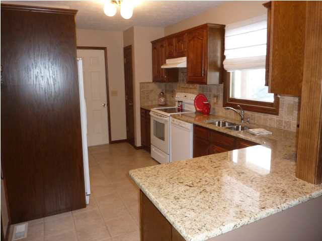 4026 N Iroquois Dr, Evansville, IN 47711 photo 10