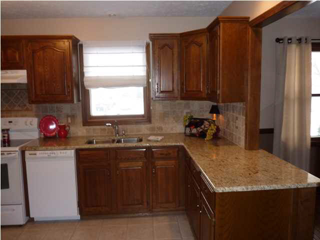 4026 N Iroquois Dr, Evansville, IN 47711 photo 9