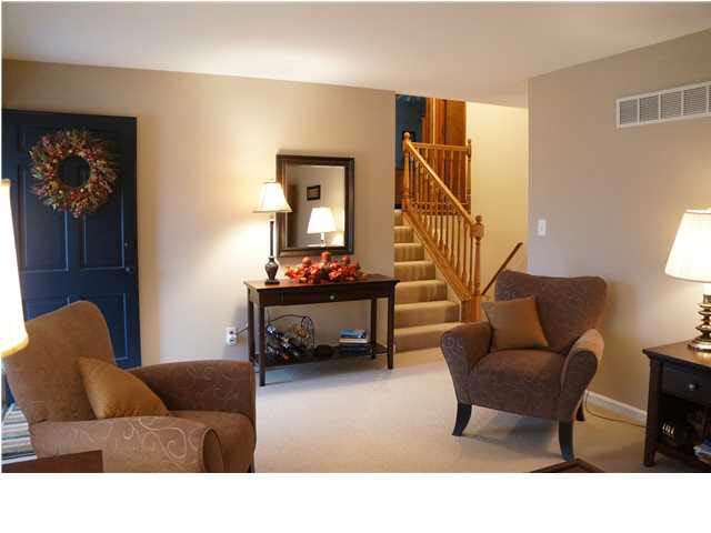 6744 Concord Dr, Newburgh, IN 47630 photo 2