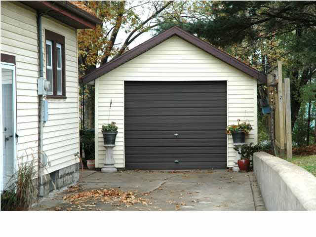 1309 Greene St, Jasper, IN 47546 photo 2