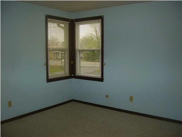 1105 W Broadway St, Loogootee, IN 47553 photo 9