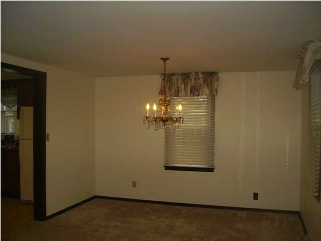1105 W Broadway St, Loogootee, IN 47553 photo 5
