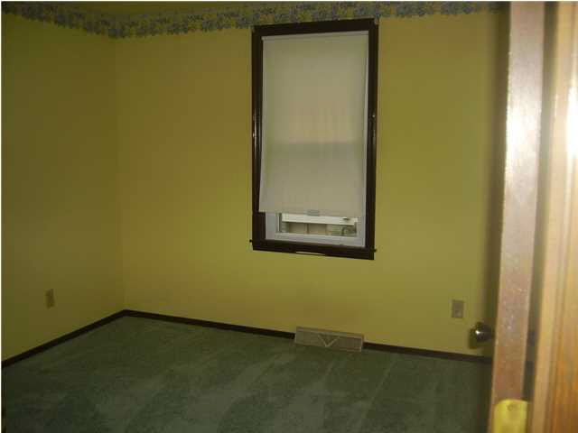 1105 W Broadway St, Loogootee, IN 47553 photo 7