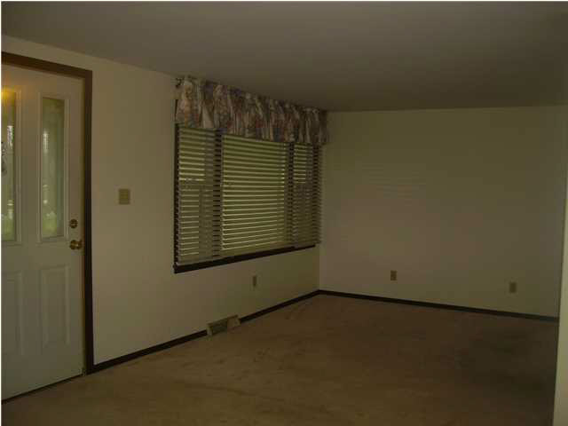 1105 W Broadway St, Loogootee, IN 47553 photo 2