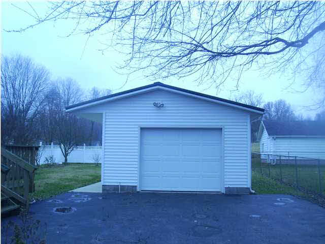 1105 W Broadway St, Loogootee, IN 47553 photo 10