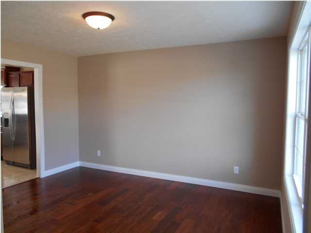 8930 Hartwell Dr, Evansville, IN 47725 photo 2