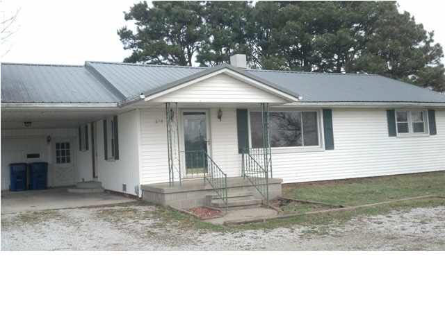 634 Elnora St, Odon, IN 47562 photo 2