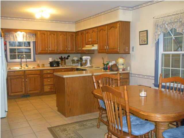618 Prince Dr, Newburgh, IN 47630 photo 3