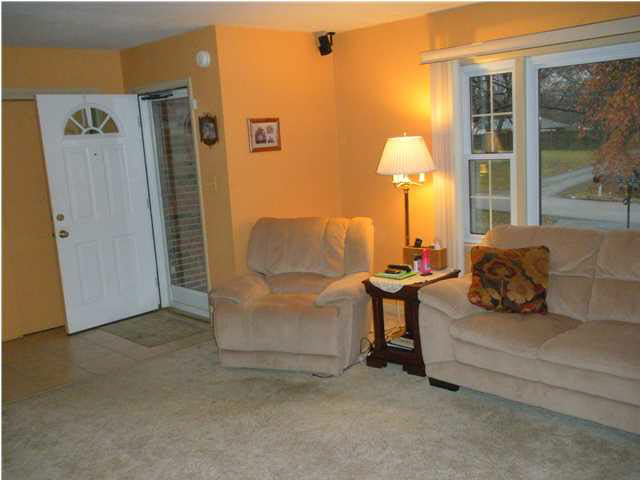 618 Prince Dr, Newburgh, IN 47630 photo 2