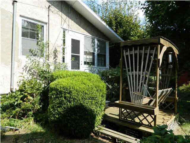 207 N Chestnut St, Huntingburg, IN 47542 photo 3