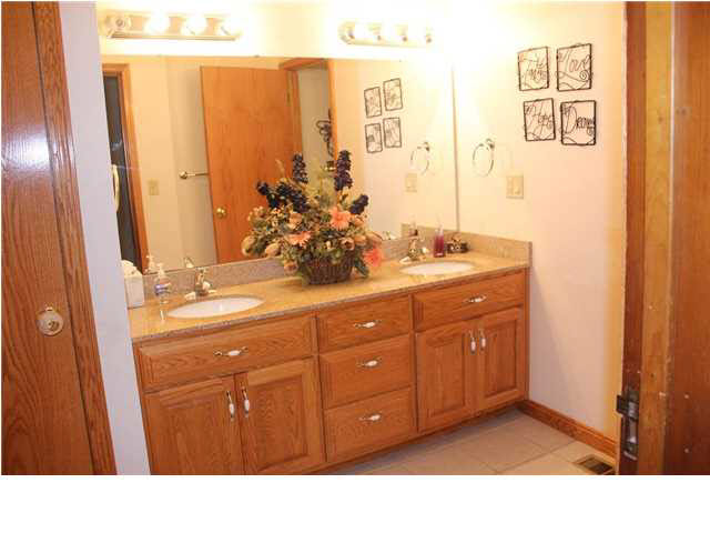 6662 S 350 E, Montgomery, IN 47558 photo 2