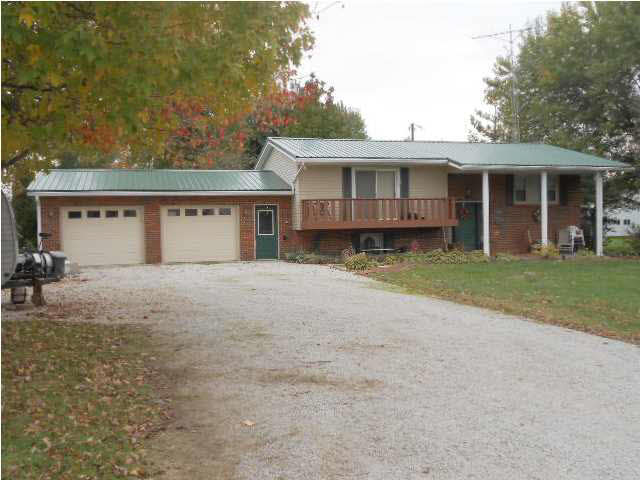 117 E Cooper St, Odon, IN 47562 photo 3