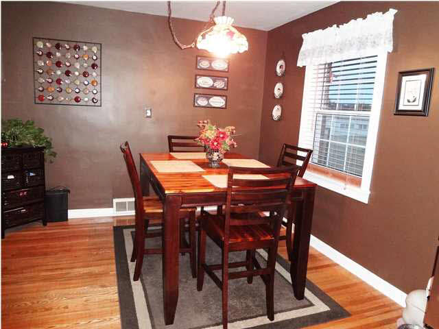 2911 Mesker Park Dr, Evansville, IN 47720 photo 6