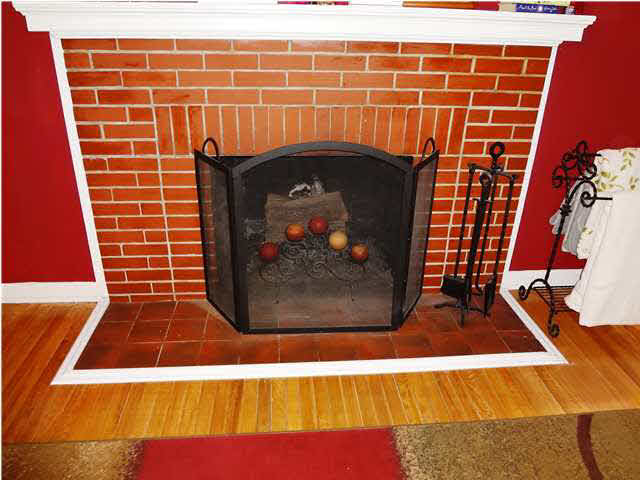 2911 Mesker Park Dr, Evansville, IN 47720 photo 4