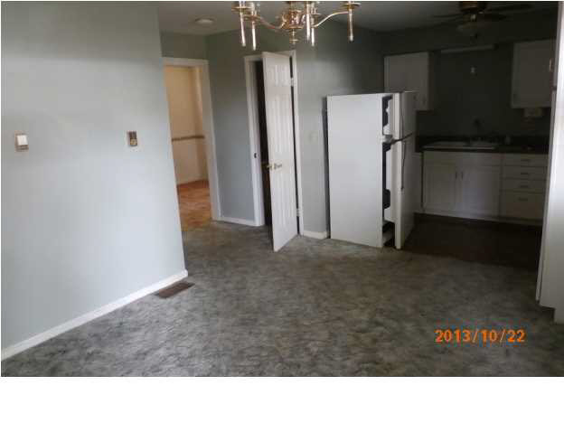120 W Washington St, Chandler, IN 47610 photo 2