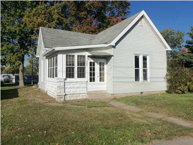 607 N Line St, Loogootee, IN 47553 photo 1