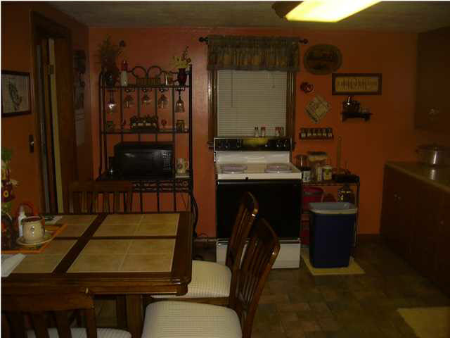 304 E Main St, Washington, IN 47501 photo 2