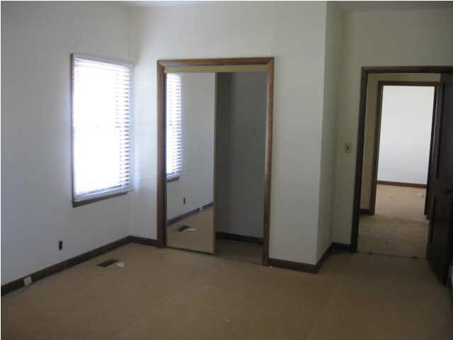 301 E Lafayette St, Winslow, IN 47598 photo 4