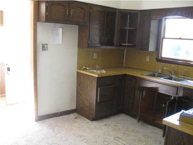 301 E Lafayette St, Winslow, IN 47598 photo 3