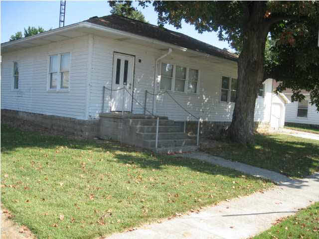 301 E Lafayette St, Winslow, IN 47598 photo 1