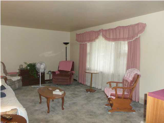 915 NE 4th St, Washington, IN 47501 photo 2