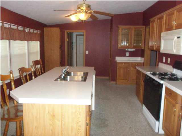 422 N Westview Dr, Montgomery, IN 47558 photo 3