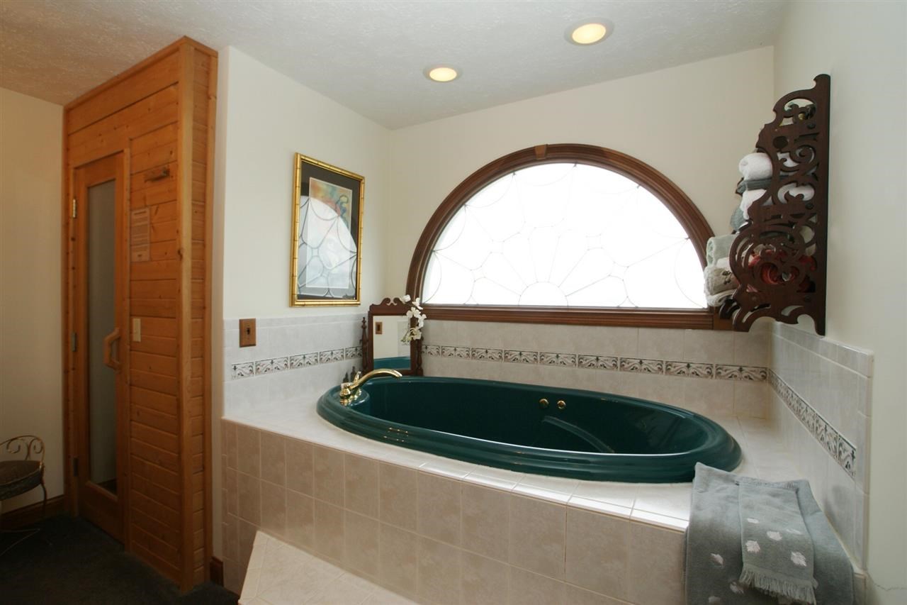 1586 Foxfire Ln, Kokomo, IN 46902 photo 12