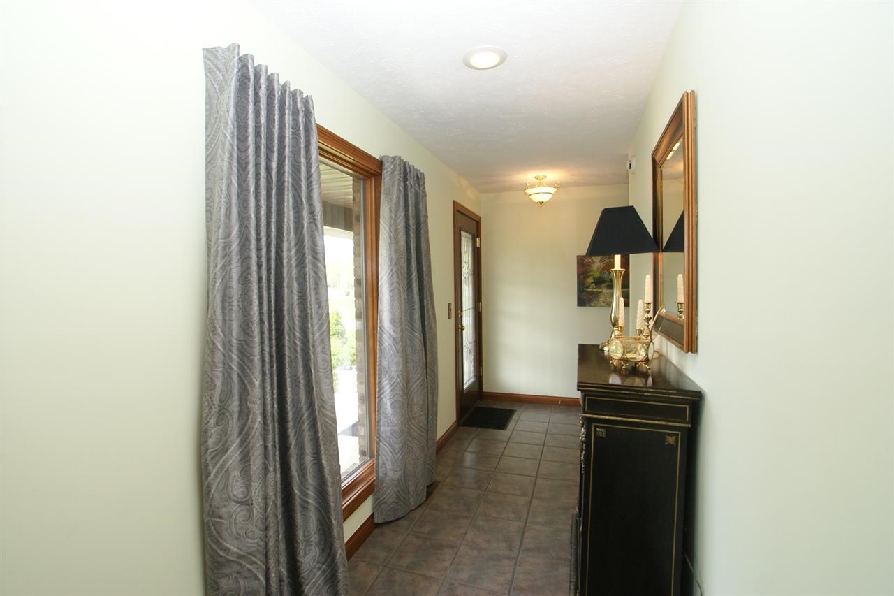1586 Foxfire Ln, Kokomo, IN 46902 photo 3