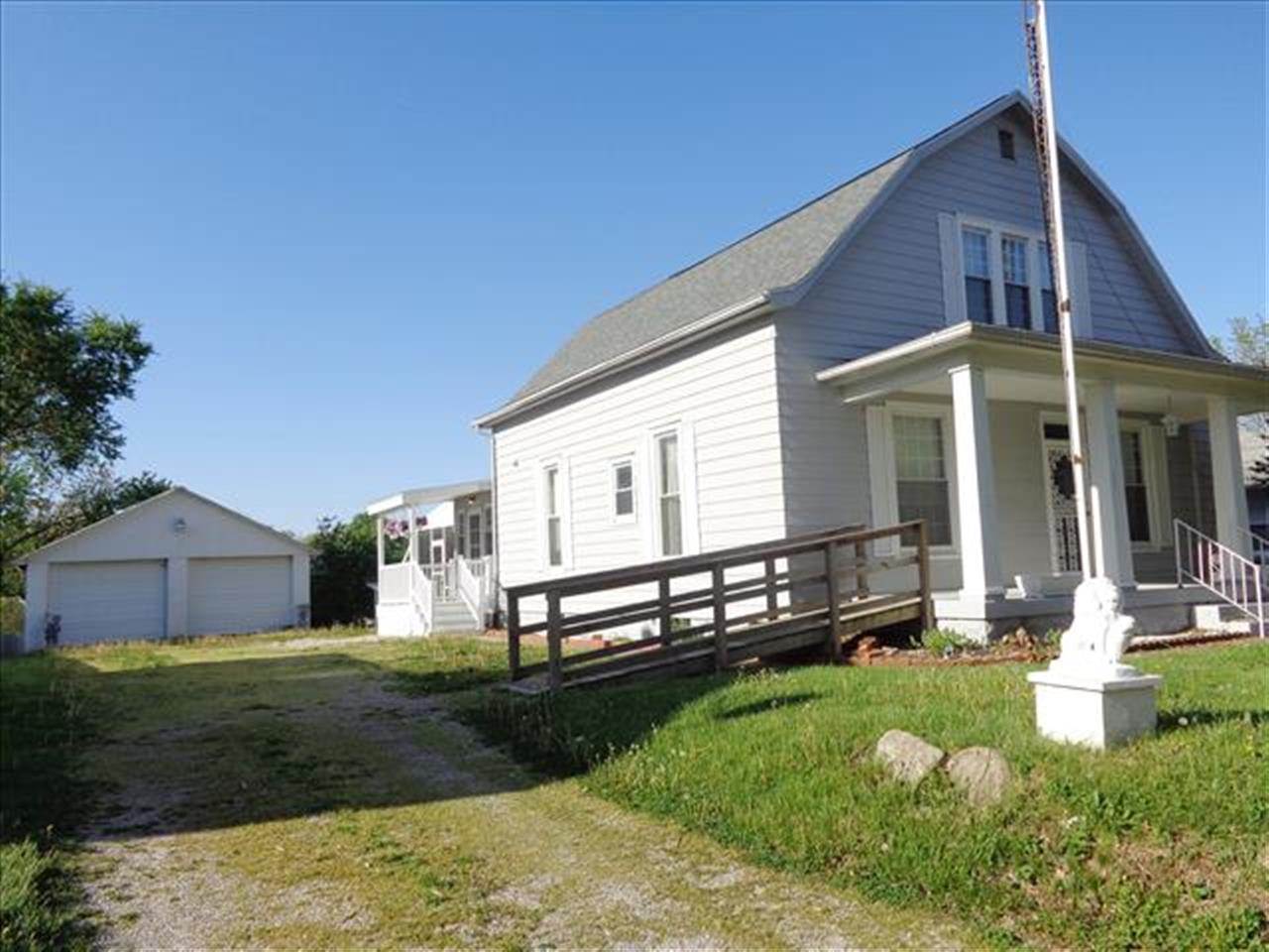 1121 E Walnut St, Boonville, IN 47601 photo 1