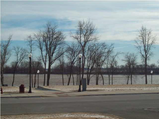 219 E Water St, Mount Vernon, IN 47620 photo 2