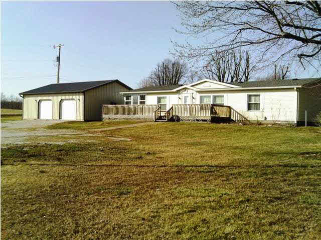 622 Elnora St, Odon, IN 47562 photo 2